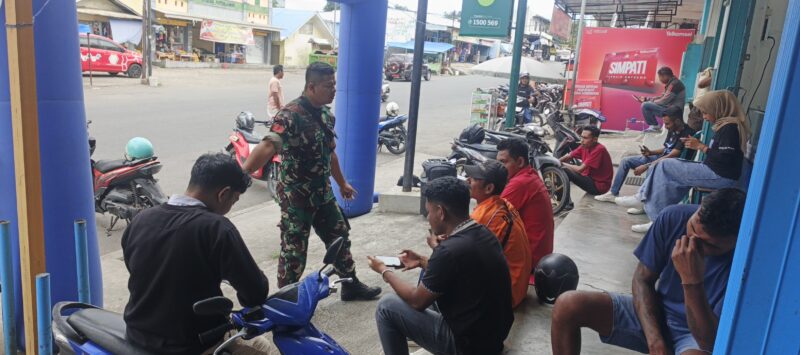 Jaga Keamanan Lingkungan, Babinsa Ende Tengah Gelar Komsos Bersama Warga