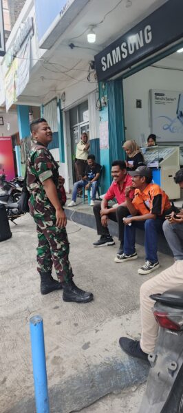 Praka Taruna, Babinsa Humanis yang Selalu Hadir dan Menghibur Masyarakat
