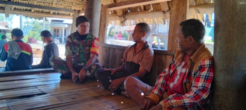 Jaga Keamanan Wilayah, Babinsa Ende Aktif Lakukan Monitoring di Desa Roga