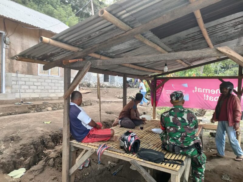 Babinsa Ende Laksanakan Komsos dan Pamwil, Tingkatkan Sinergi dengan Masyarakat Desa Rapowawo