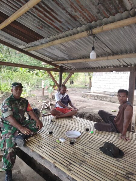 Komsos dan Pamwil Babinsa Kodim 1602/Ende Berjalan Lancar di Dusun Kekadori